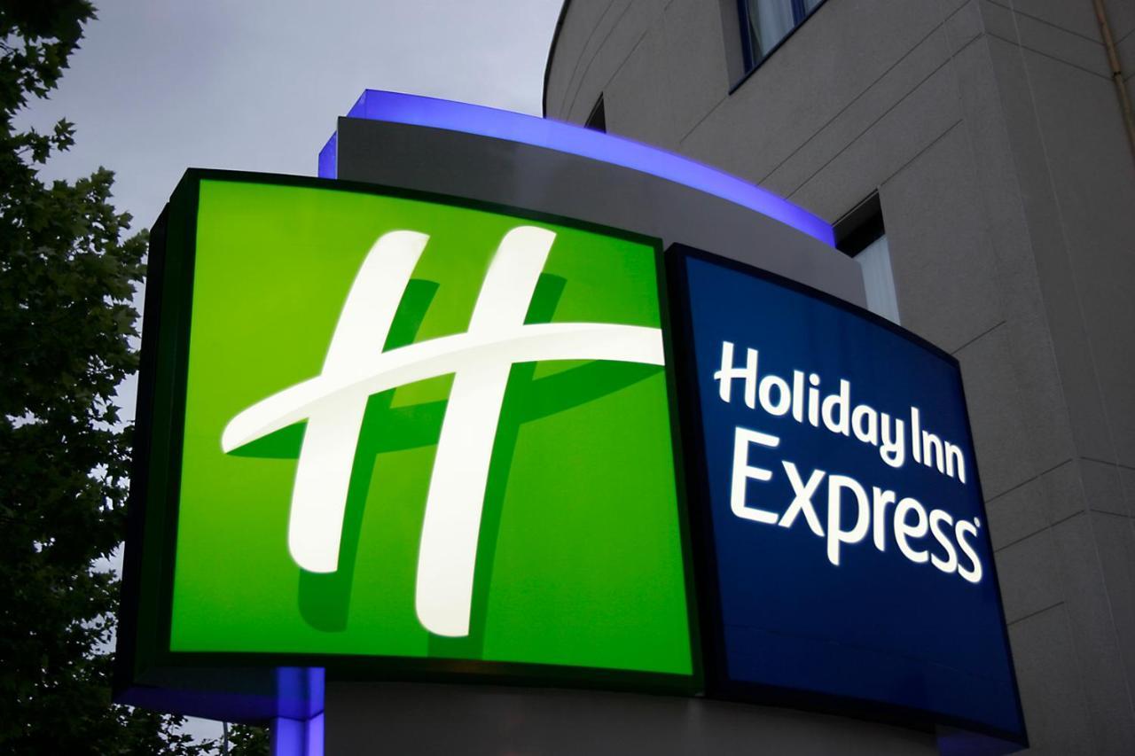 Holiday Inn Express San Sebastian De Los Reyes, An Ihg Hotel Εξωτερικό φωτογραφία