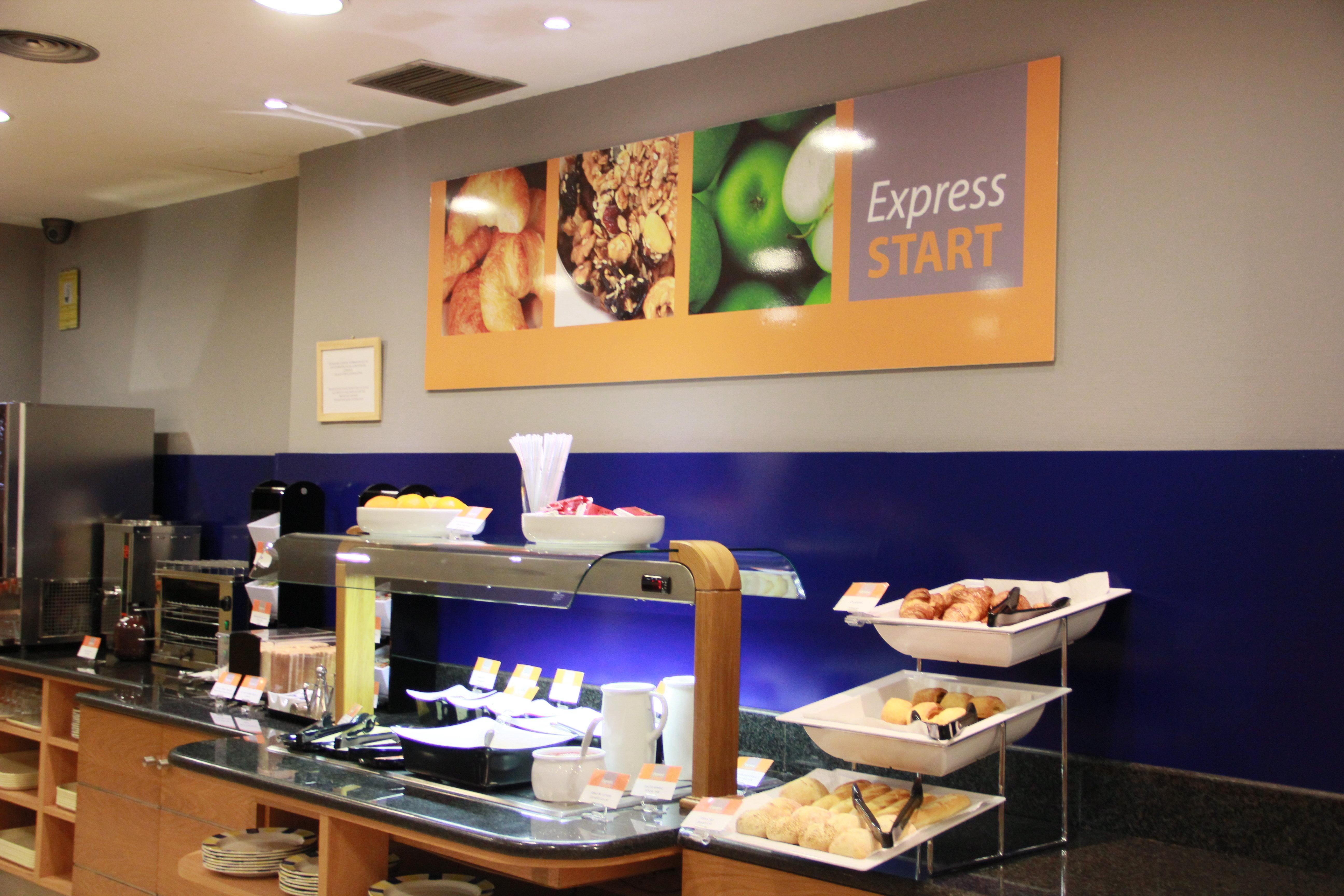 Holiday Inn Express San Sebastian De Los Reyes, An Ihg Hotel Εξωτερικό φωτογραφία