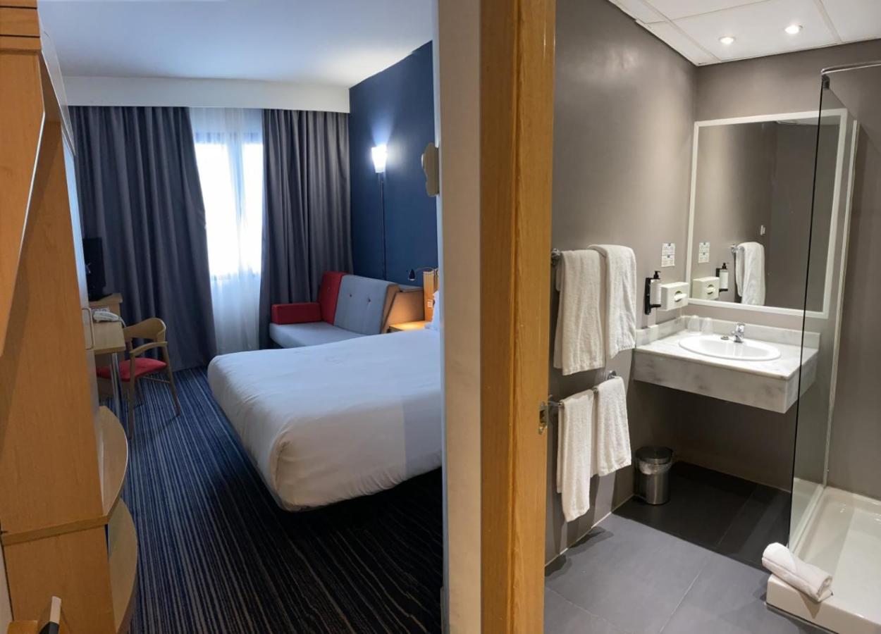 Holiday Inn Express San Sebastian De Los Reyes, An Ihg Hotel Εξωτερικό φωτογραφία